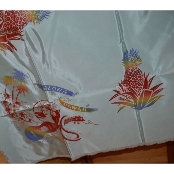 Vintage Tablecloth Souvenir Aloha Hawaii with Fringe and Beautiful Graphics - Picture 6 of 6